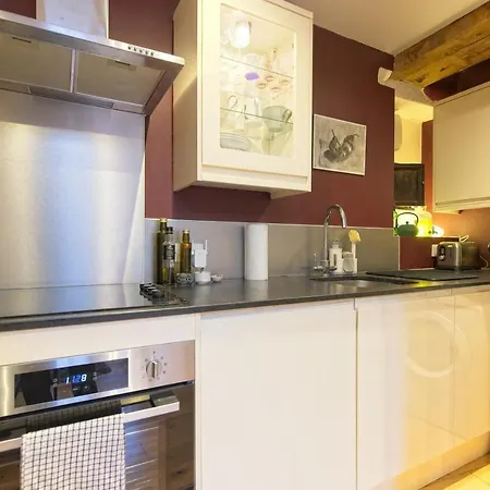 28a St Matthews Rd * Bristol