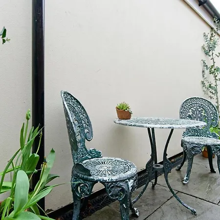 28a St Matthews Rd Apartment