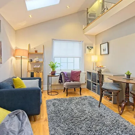 28a St Matthews Rd * Bristol