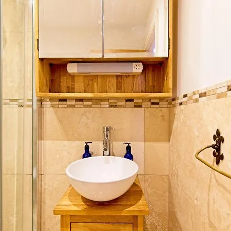 Apartment 28a St Matthews Rd *