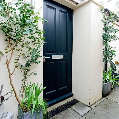 28a St Matthews Rd * Bristol
