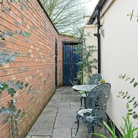 28a St Matthews Rd Apartment *